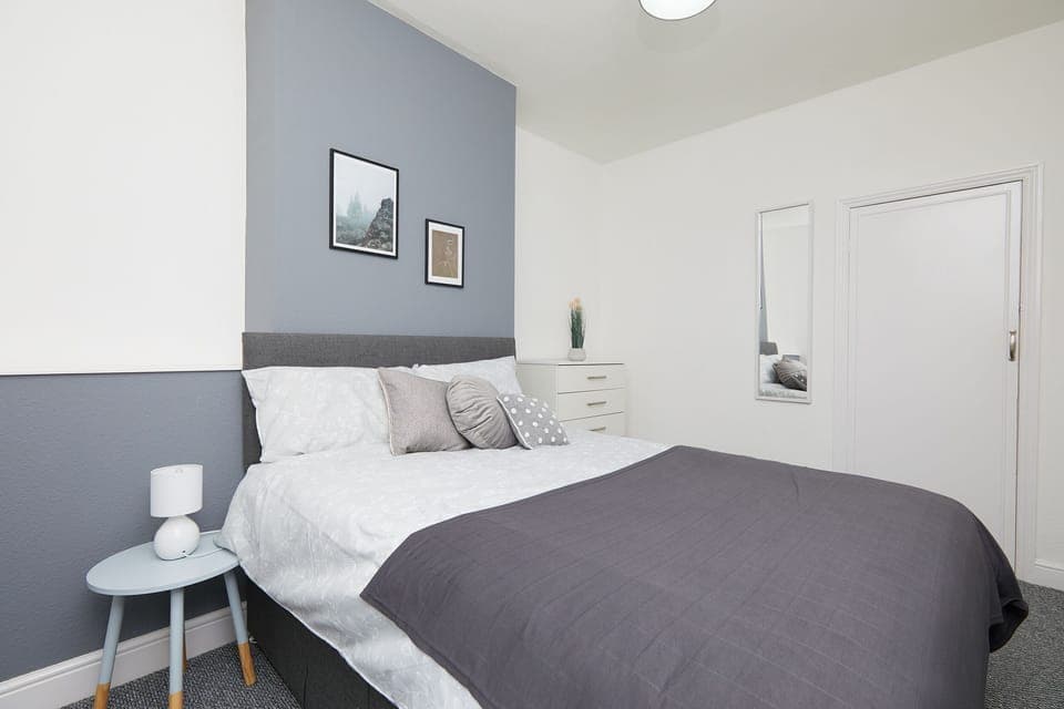 City Townhome, 4 Bedrooms, Kitchen, Garden View | 4 bedrooms, blackout drapes, iron/ironing board, free WiFi