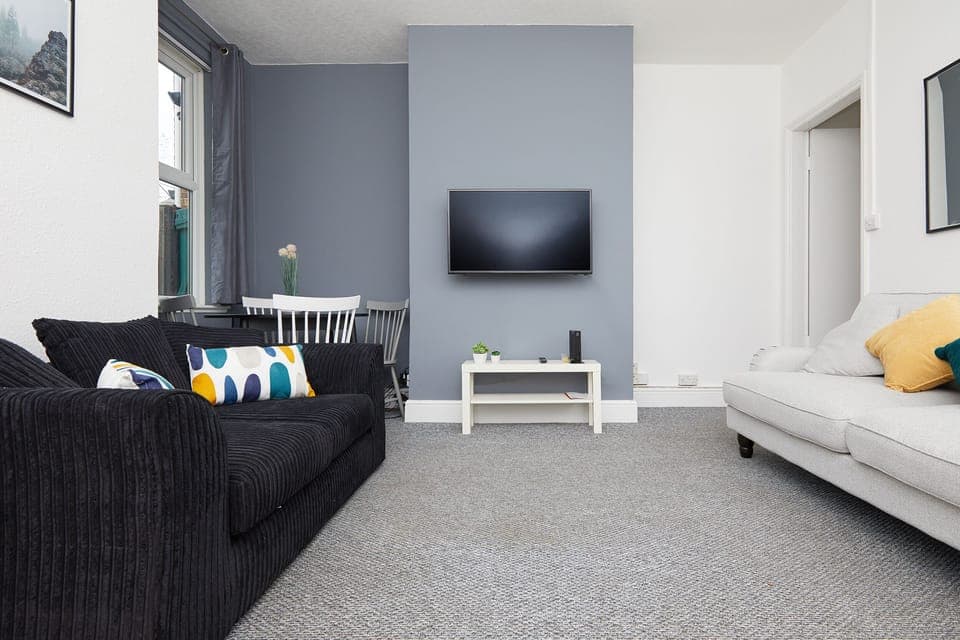 City Townhome, 4 Bedrooms, Kitchen, Garden View | Living area