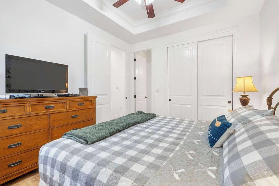 Condo, Multiple Beds, Balcony, Mountain View (Always 80 and Sunny) | 2 bedrooms, individually decorated, individually furnished