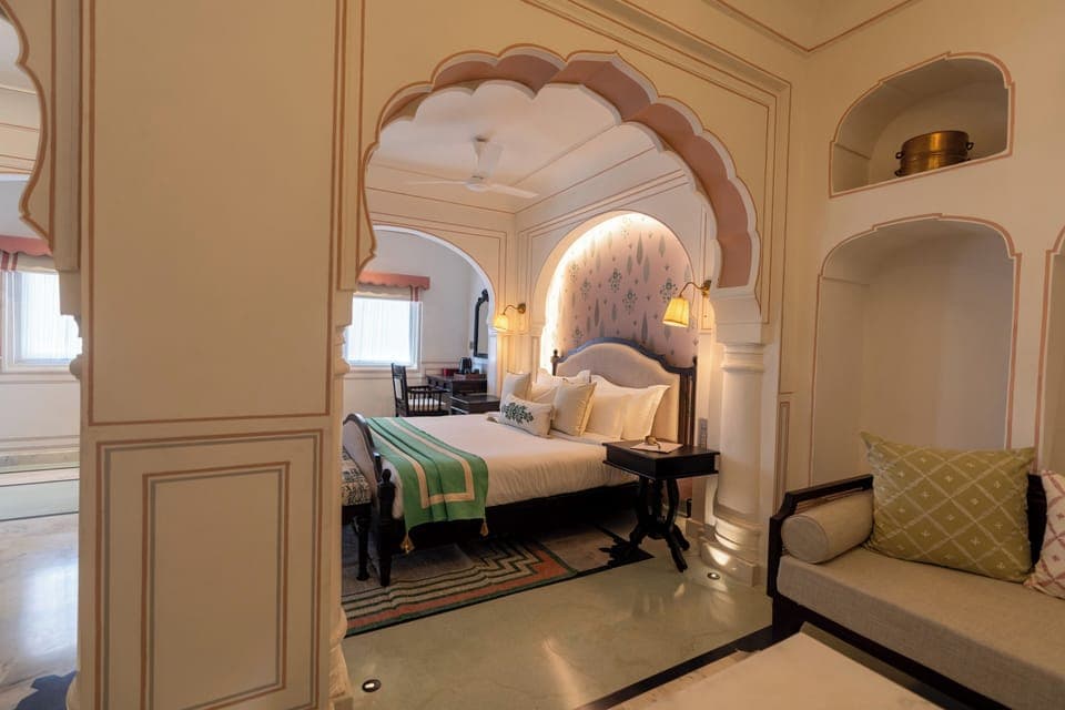 Deluxe Suite | 1 bedroom, in-room safe, iron/ironing board, free WiFi