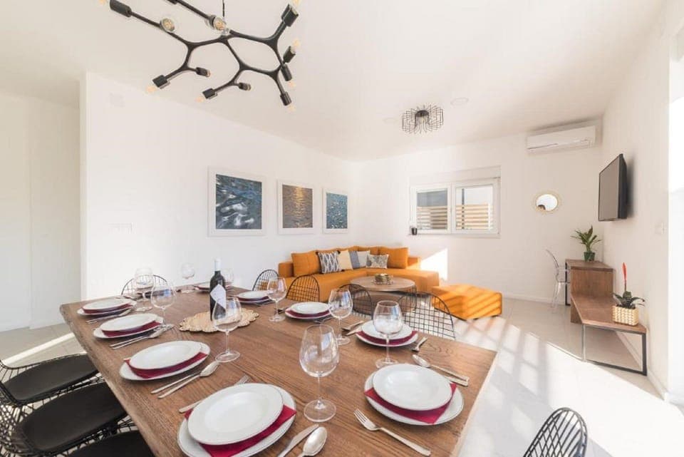 Villa (Four Bedroom Villa with Pool (Villa 2) | Dining room