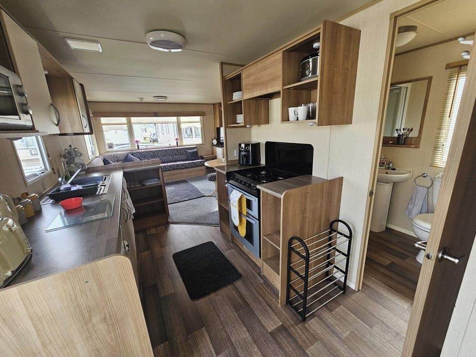 Chalet | Private kitchen | Fridge, microwave, oven, stovetop