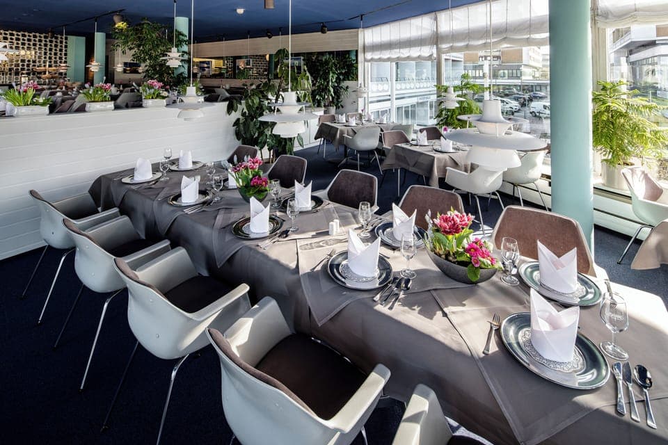 2 restaurants, breakfast, lunch, dinner served; Regional cuisine