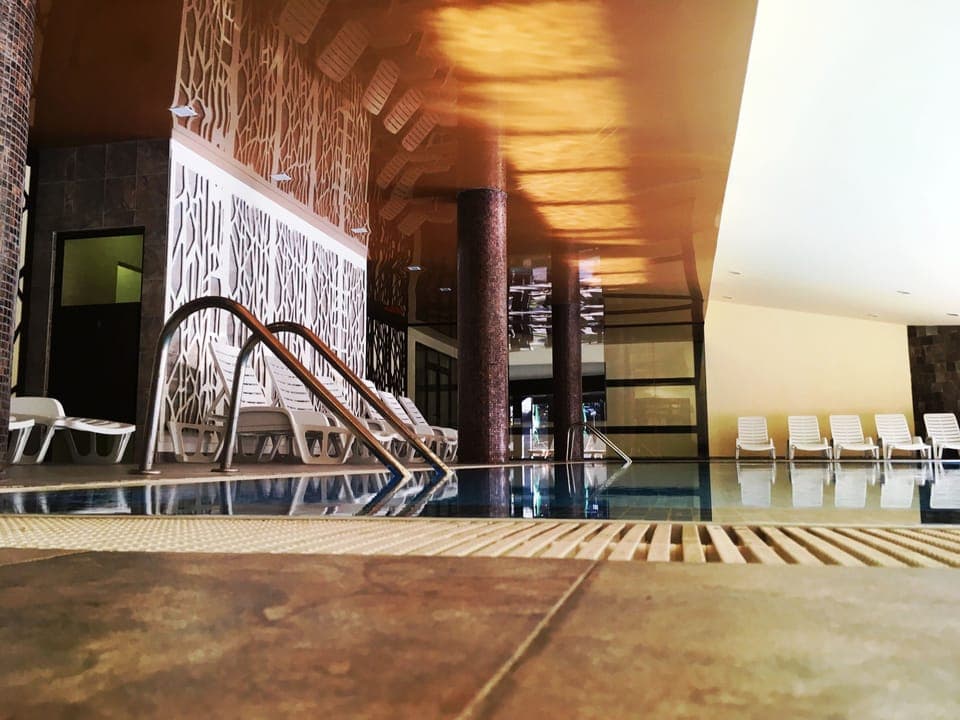 Indoor pool, sun loungers