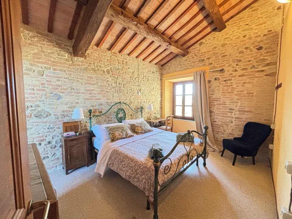 Romantic Room, 1 Queen Bed | Desk, cribs/infant beds, free WiFi, bed sheets