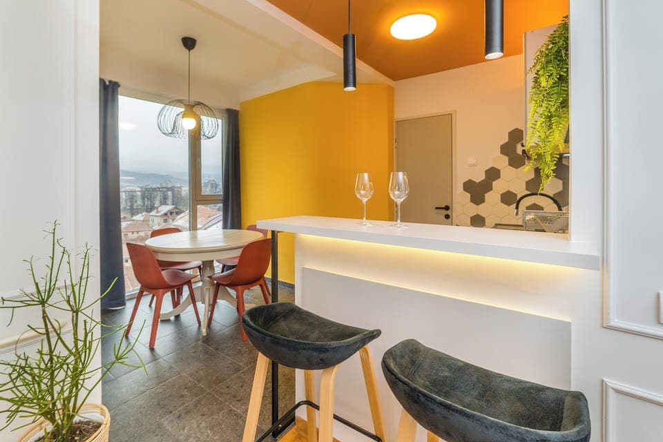 Studio, Multiple Bedrooms, Balcony, City View | Dining room