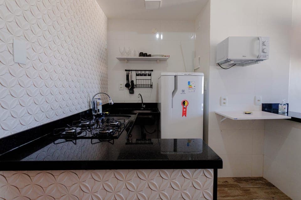 Basic Apartment | Private kitchen | Microwave, cookware/dishes/utensils