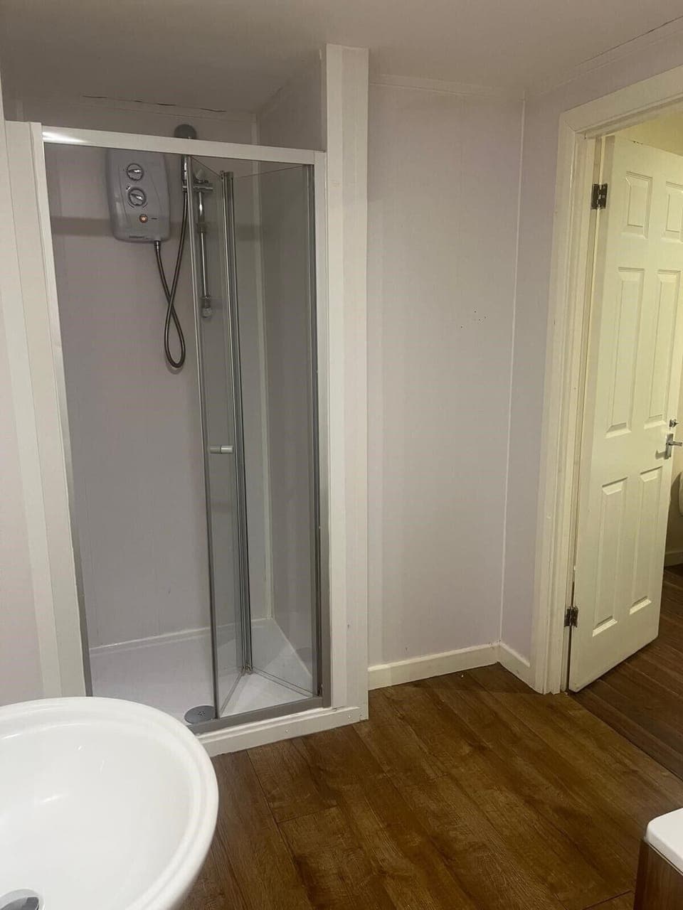 Classic Double Room | Bathroom | Shower, free toiletries, hair dryer, towels