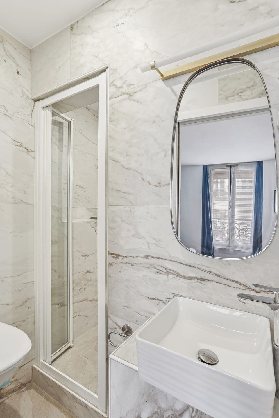 Classic Double Room | Bathroom | Shower, hair dryer, towels, soap