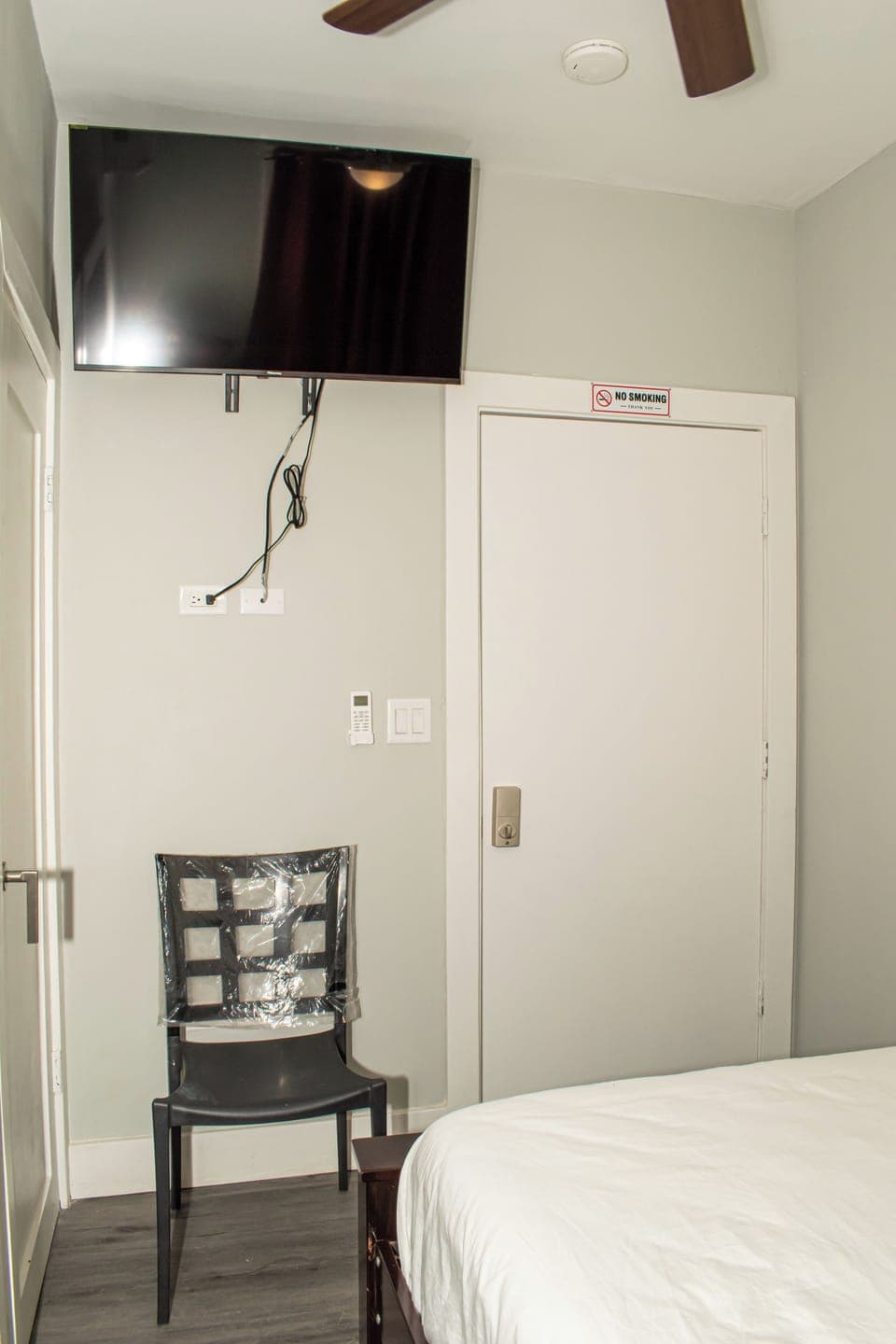 Standard Single Room, 1 Double Bed | Blackout drapes, iron/ironing board, free WiFi