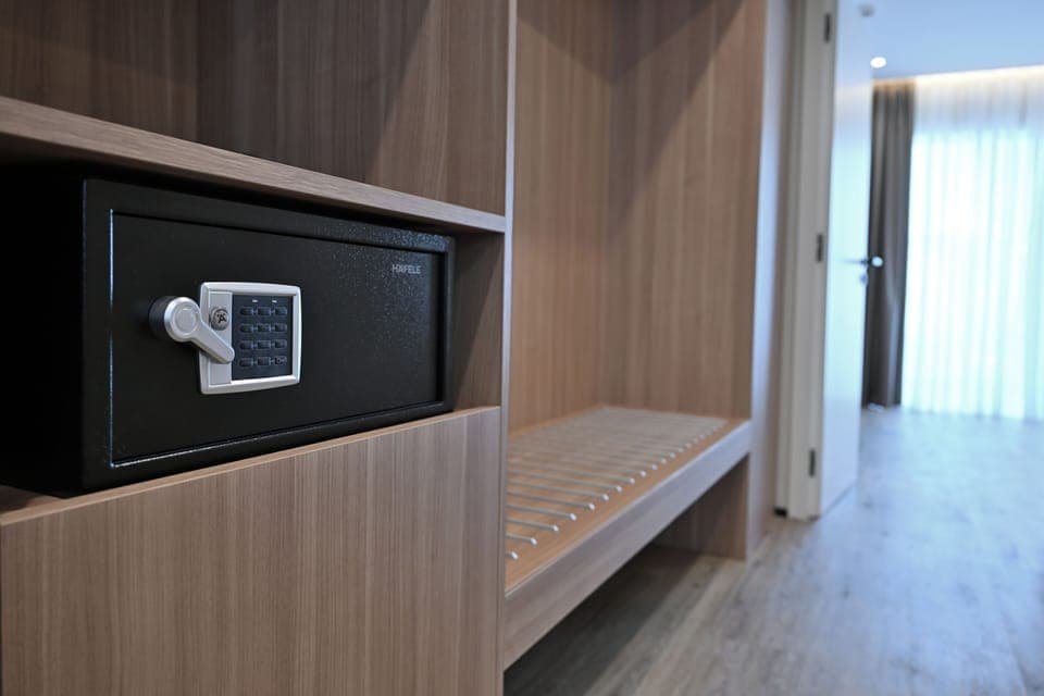 Suite | Minibar, in-room safe, desk, free WiFi