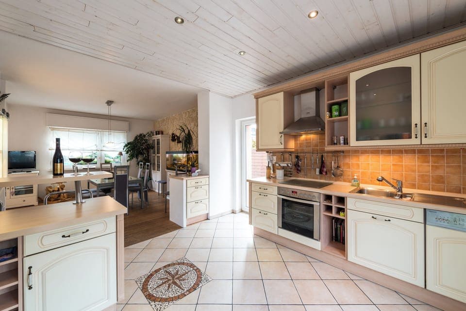 Ferienhaus am Sonnenberg | Private kitchen | Full-size fridge, oven, stovetop, dishwasher