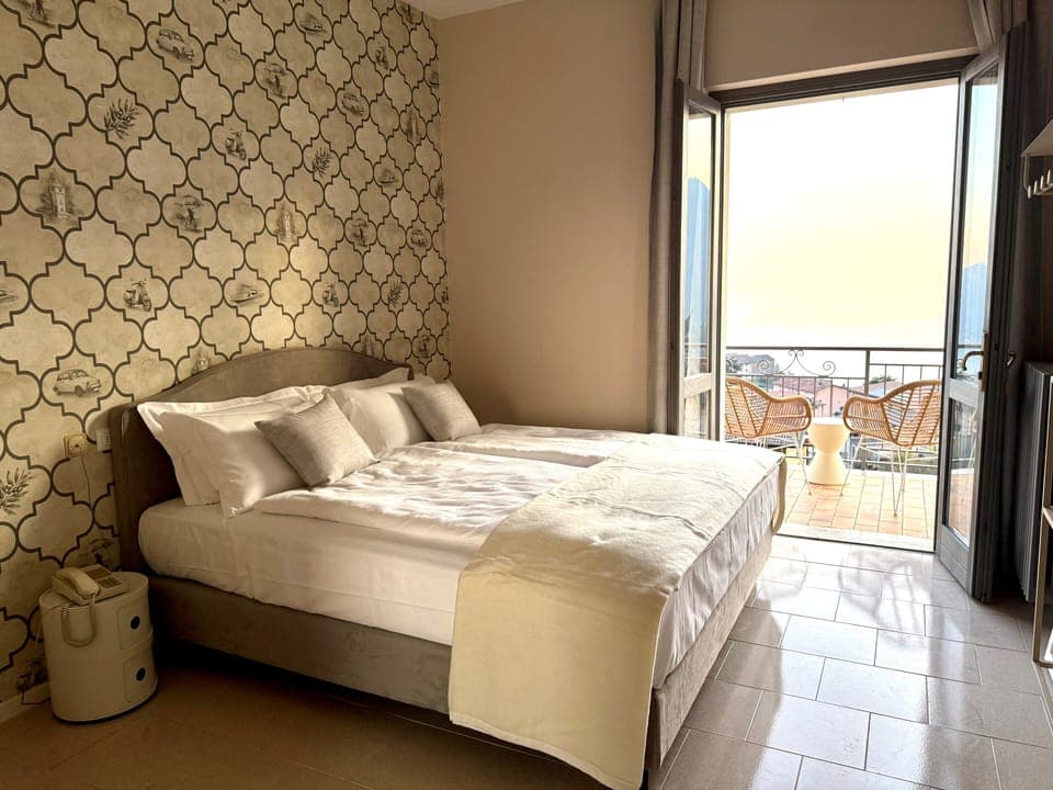 Standard Double Room, Balcony, Lake View | Minibar, in-room safe, blackout drapes, iron/ironing board
