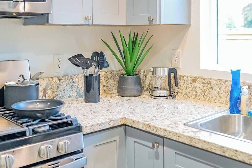 House, 2 Queen Beds, Patio, Garden View (1201 Glendora) | Private kitchen | Coffee/tea maker