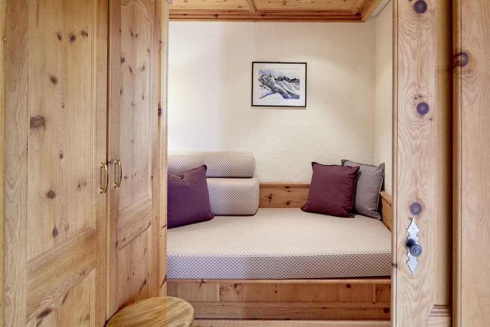 Suite (Zirben) | Premium bedding, minibar, in-room safe, desk