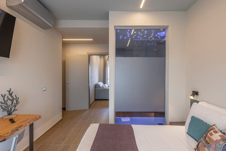 Panoramic Suite, Sea View | In-room safe, desk, laptop workspace, soundproofing