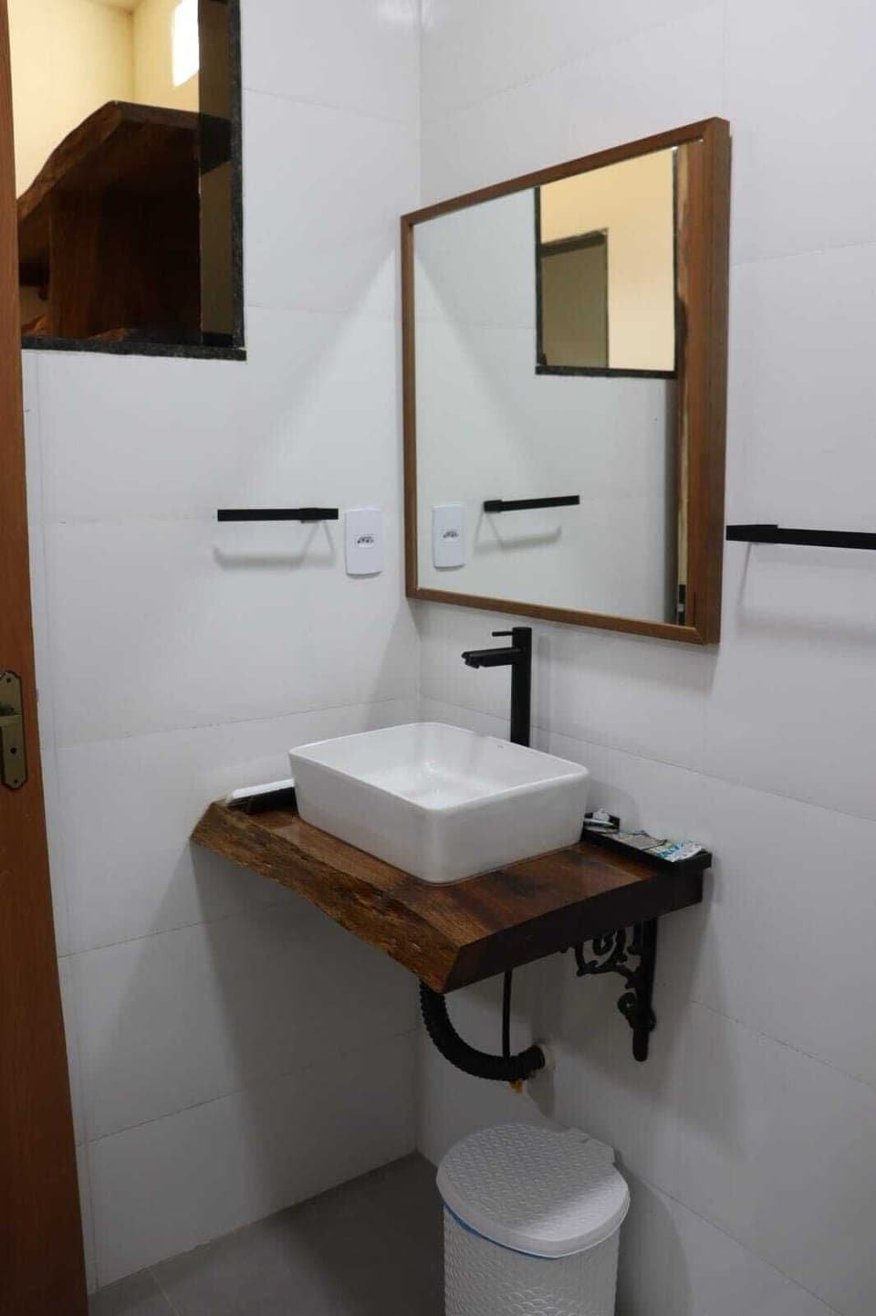Shower, towels, soap, shampoo