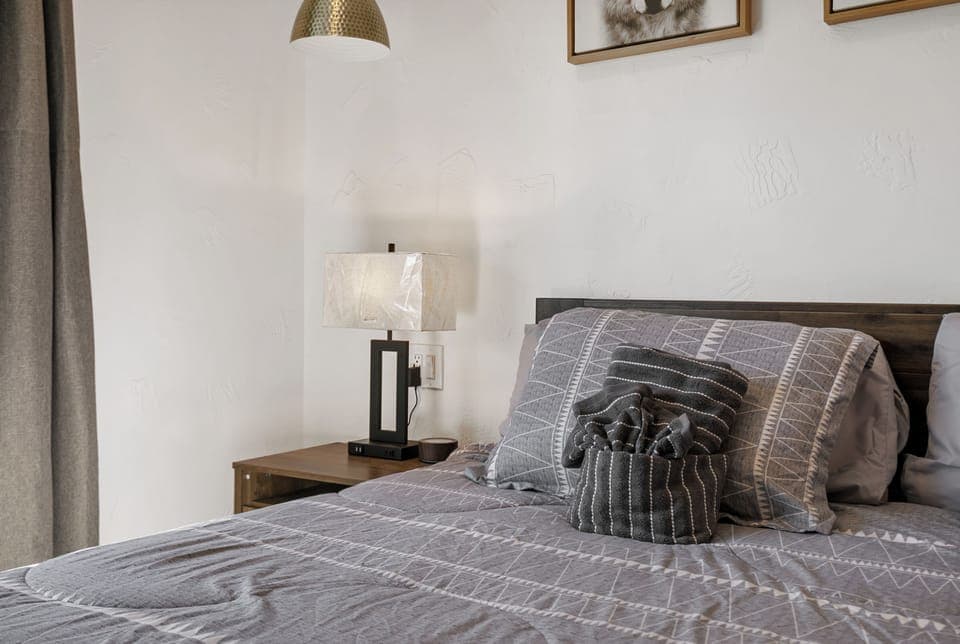 Deluxe Studio Suite | Iron/ironing board, free WiFi