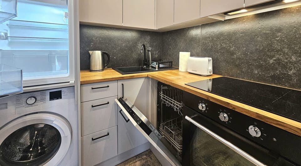 Comfort Apartment, Balcony, Beach View | Private kitchen | Fridge, stovetop, dishwasher, coffee/tea maker