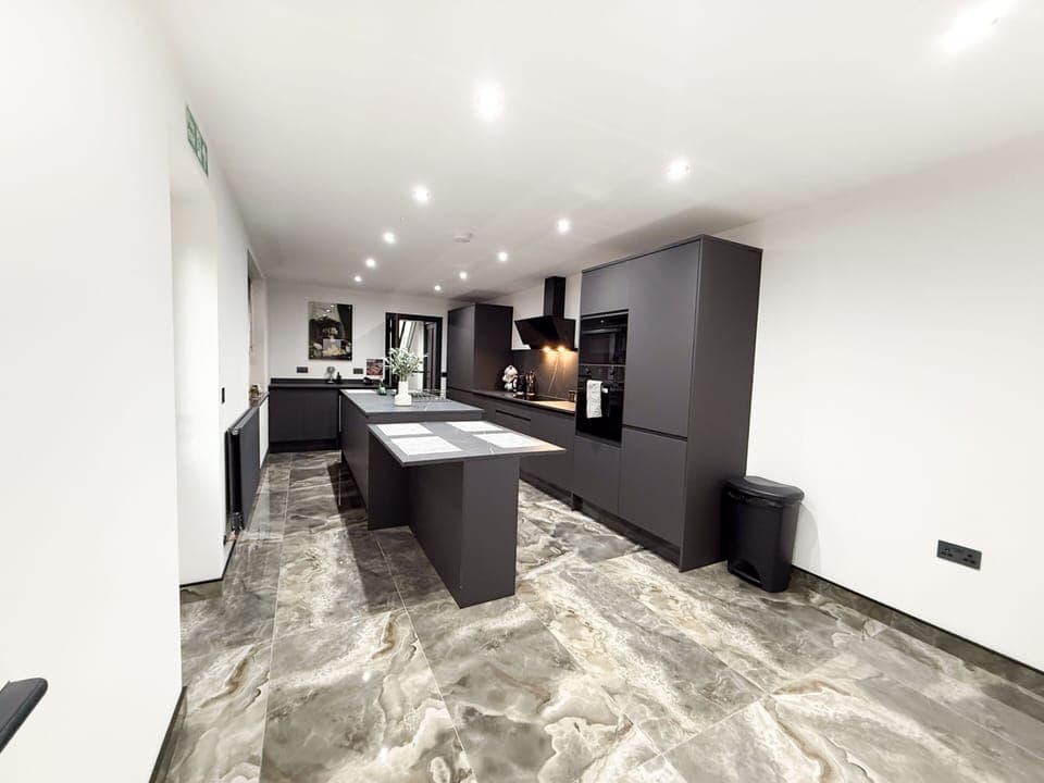 Luxury House, Ensuite (Santi House) | Shared kitchen