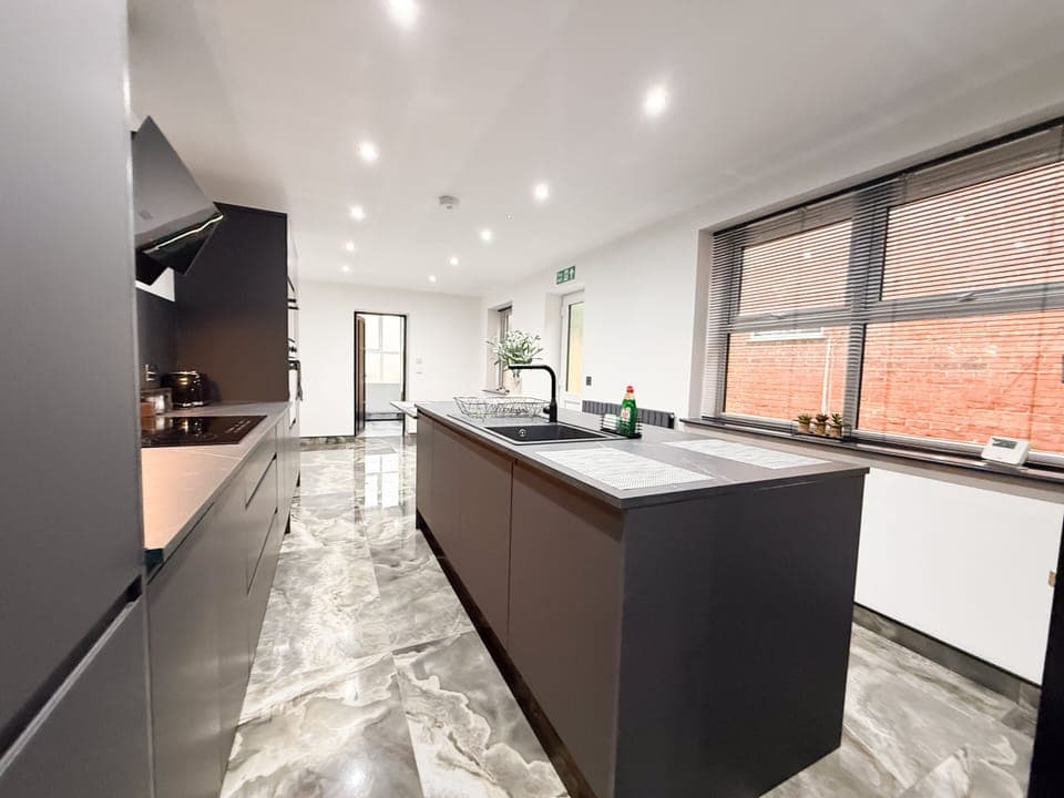 Luxury House, Ensuite (Santi House) | Shared kitchen