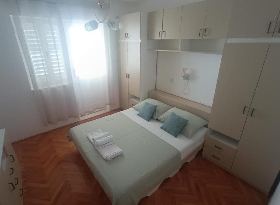 Room, 3 Bedrooms, Smoking, Balcony | 3 bedrooms