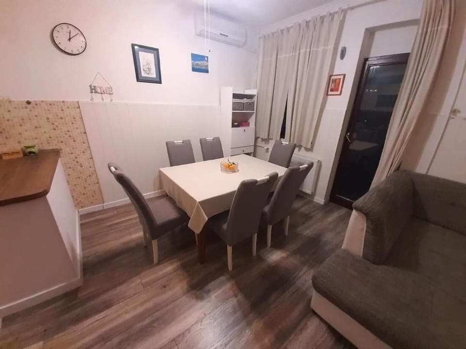 Room, 2 Bedrooms, Smoking, Balcony | Dining room