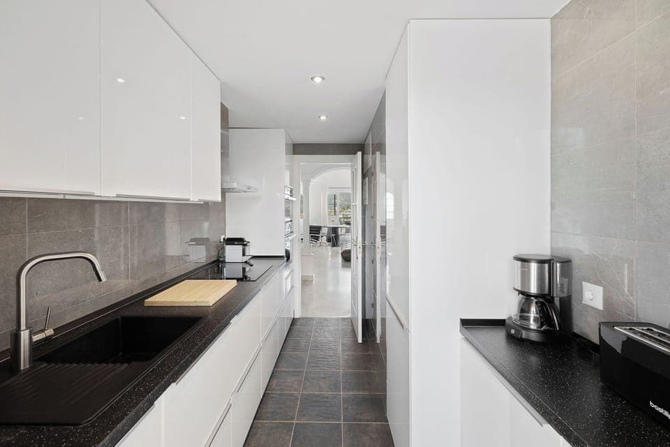 Exclusive Apartment, Ocean View | Private kitchen