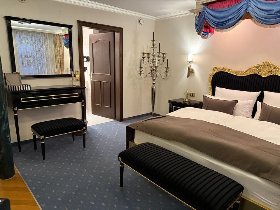 Deluxe Suite, Private Bathroom, City View | In-room safe, desk, blackout drapes, soundproofing