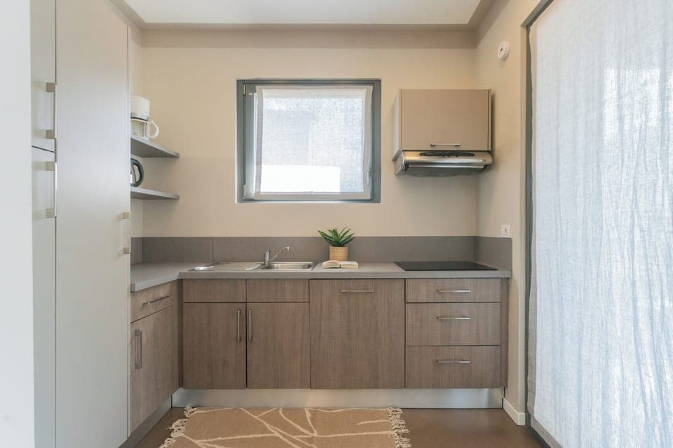 Apartment, 3 Bedrooms (3 Bedrooms) | Private kitchen | Microwave, oven, stovetop, espresso maker