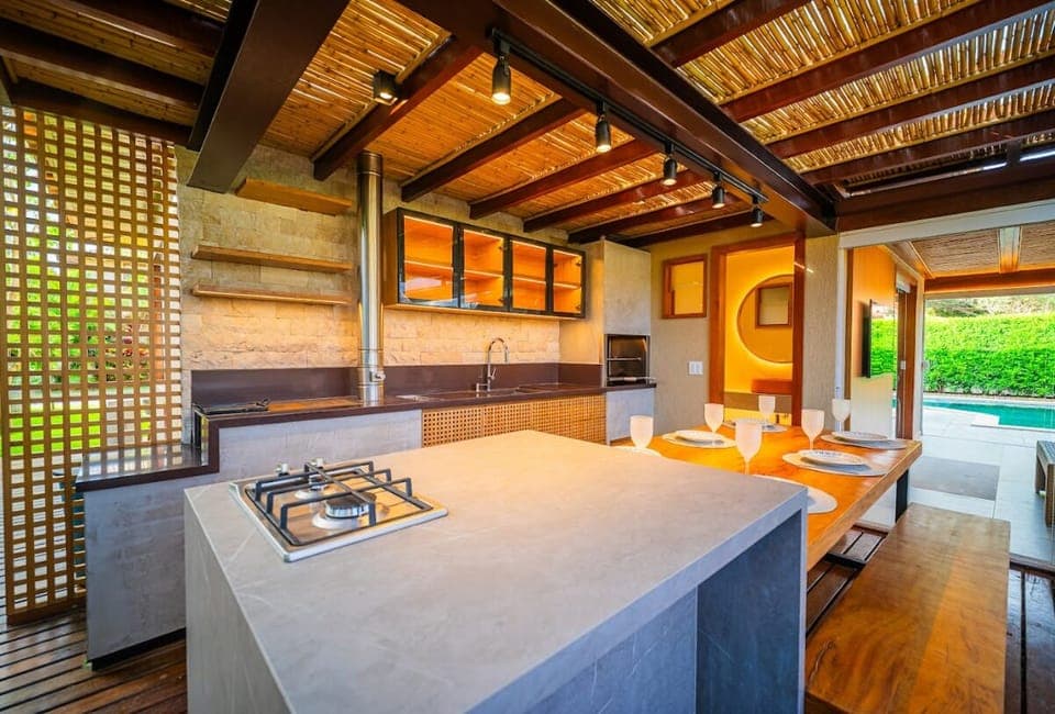 Deluxe House | Private kitchen | Fridge, microwave, stovetop, blender