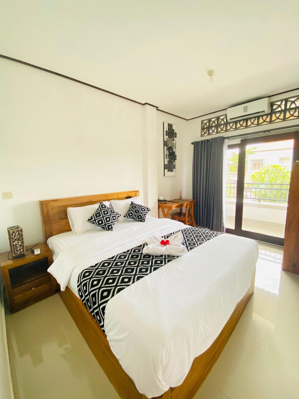 Desk, free WiFi, bed sheets