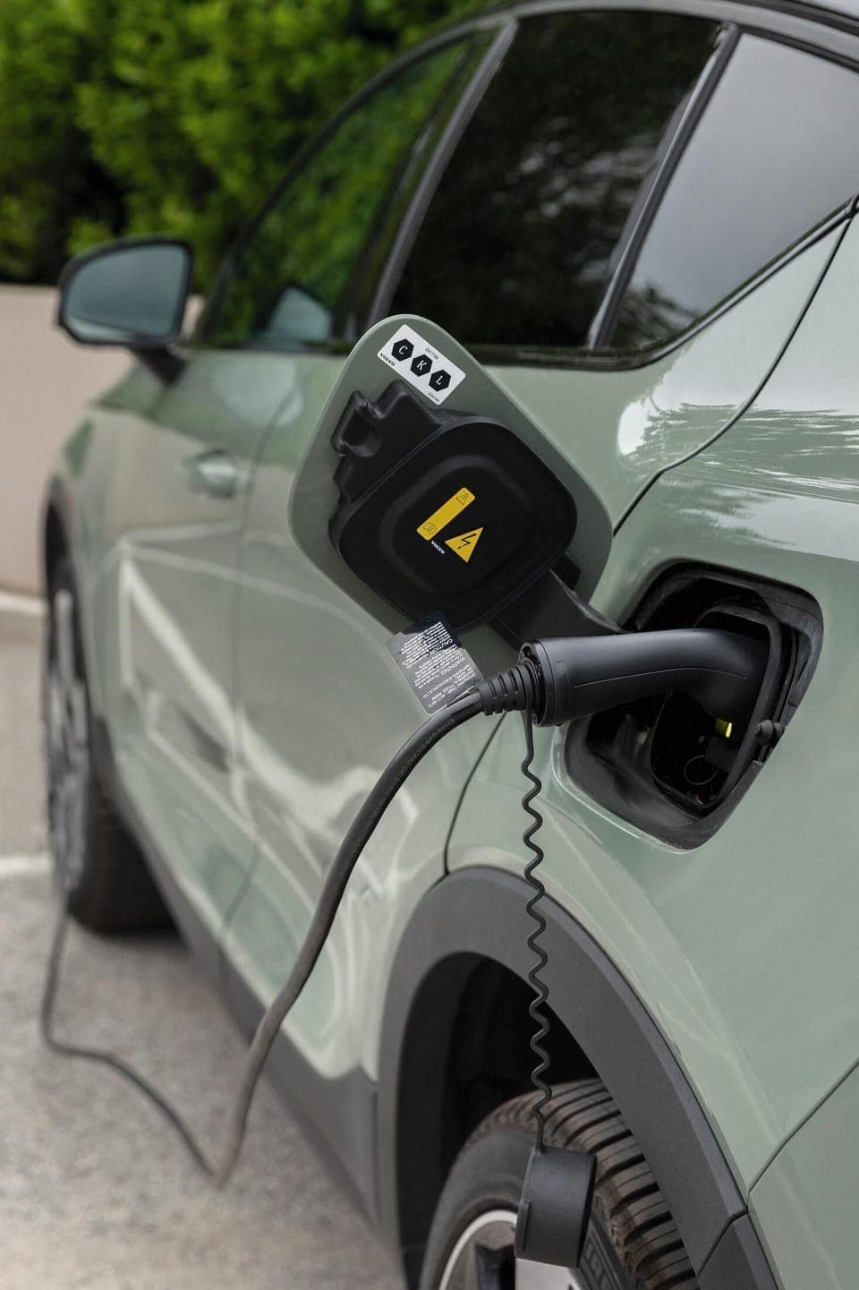 Electric vehicle charging station