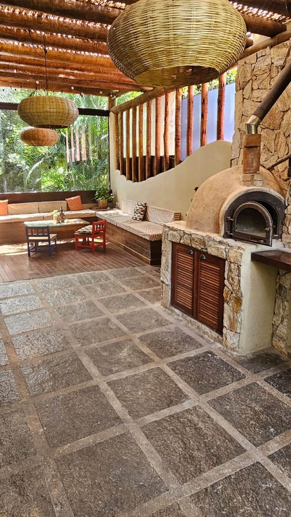 32-inch TV with digital channels