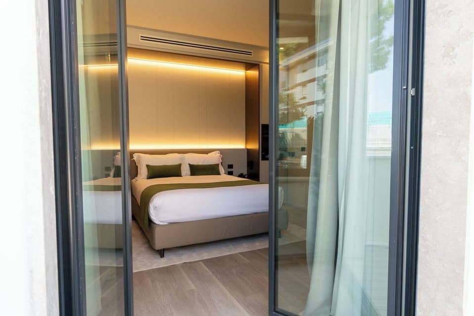 Deluxe Double Room | In-room safe, blackout drapes, soundproofing, free WiFi