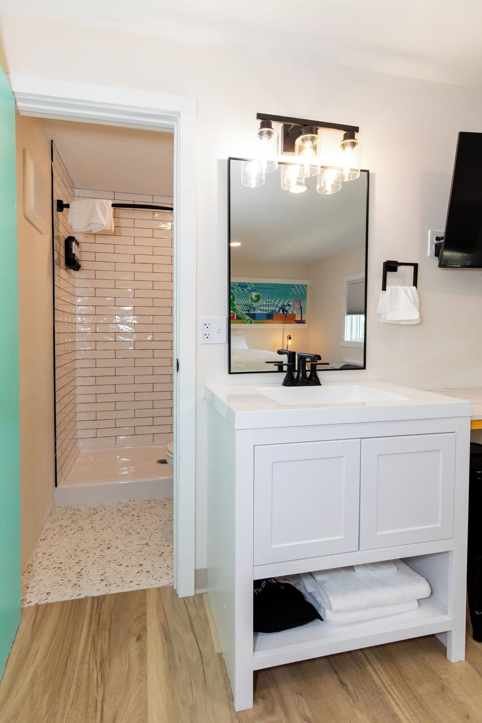 Business Room | Desk, laptop workspace, blackout drapes, free WiFi