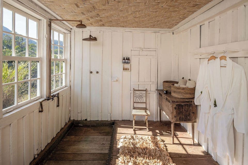 Family Studio Suite, Lanai, Mountain View | Bathroom | Hair dryer, towels, soap, shampoo