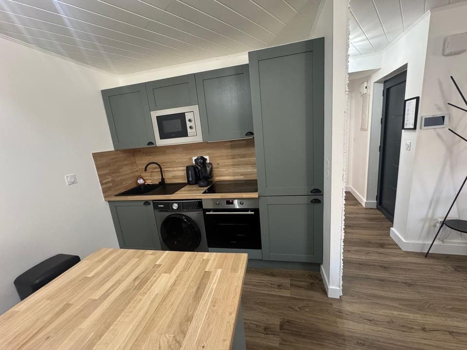 Superior Apartment | Private kitchen | Espresso maker, coffee/tea maker, electric kettle, toaster