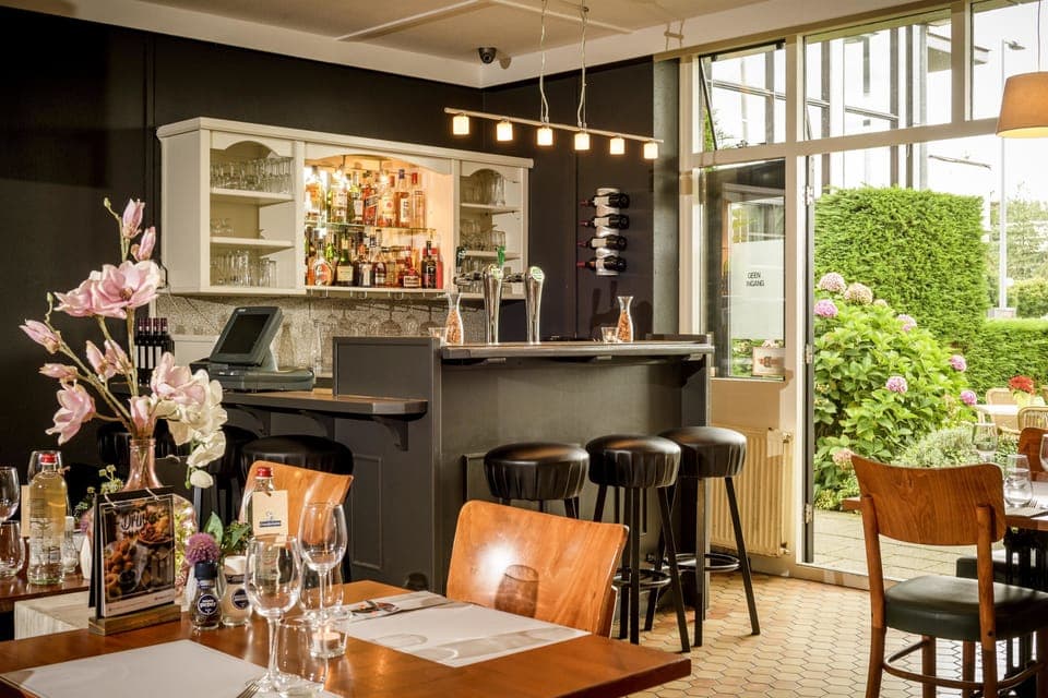 Breakfast, lunch and dinner served