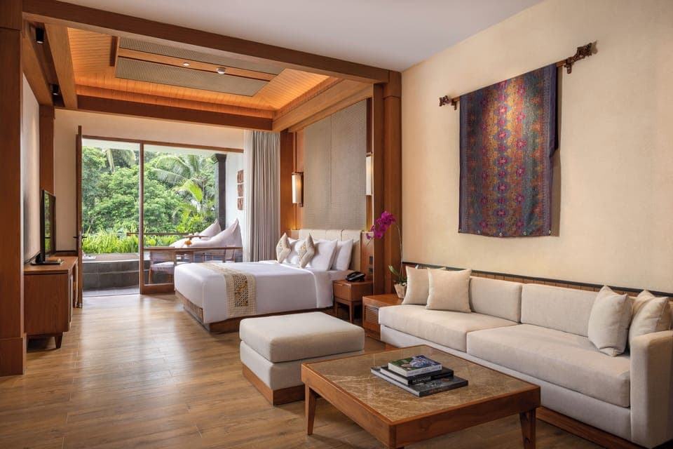 Premium Suite Room with Private Jacuzzi | Memory foam beds, minibar, in-room safe, desk