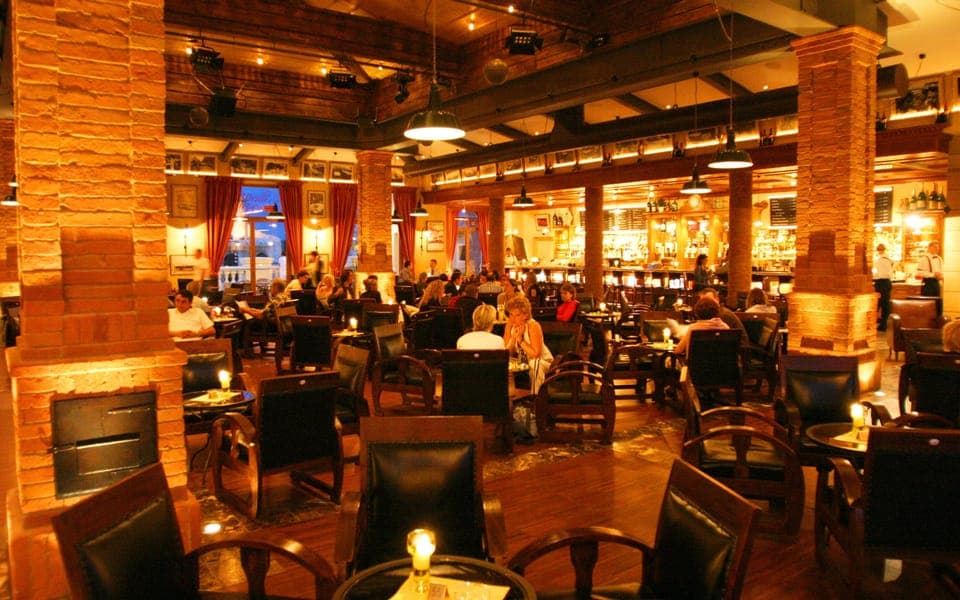 4 restaurants, lunch served