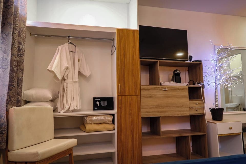 Quadruple Room | In-room safe, blackout drapes, iron/ironing board, free WiFi