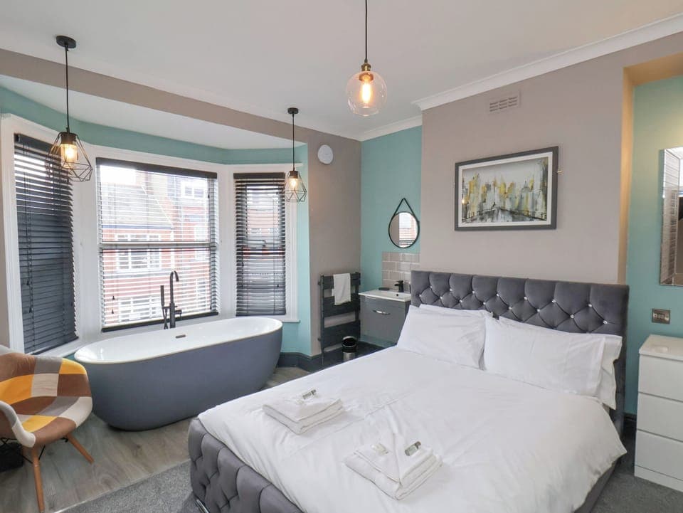 5 bedrooms, individually decorated, individually furnished, free WiFi