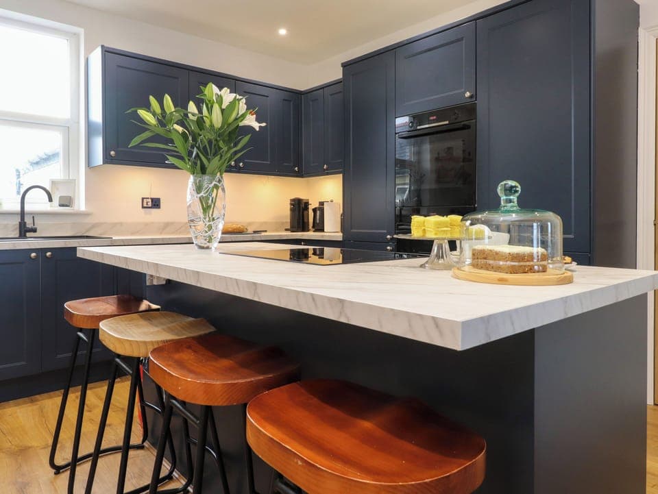 Fridge, dishwasher, cookware/dishes/utensils