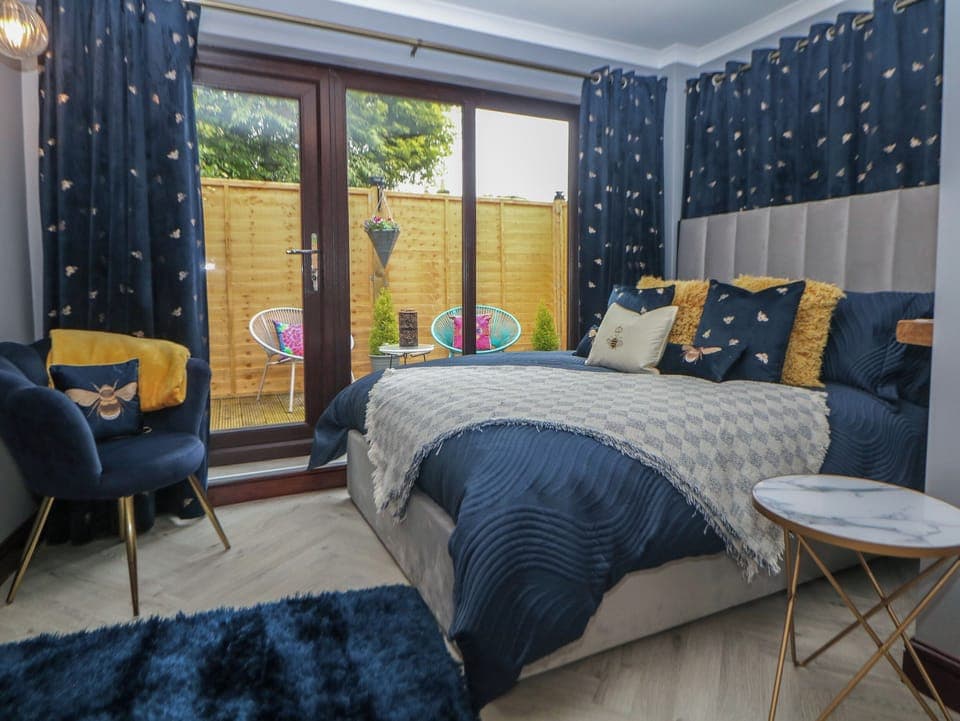 1 bedroom, individually decorated, individually furnished, free WiFi