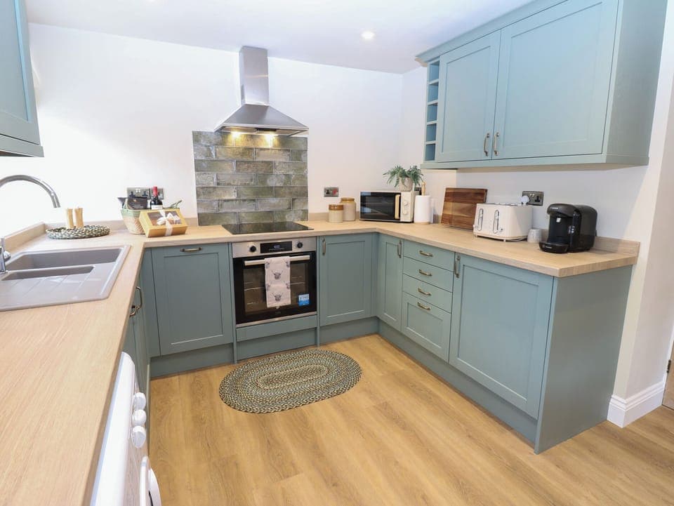 Fridge, dishwasher, cookware/dishes/utensils