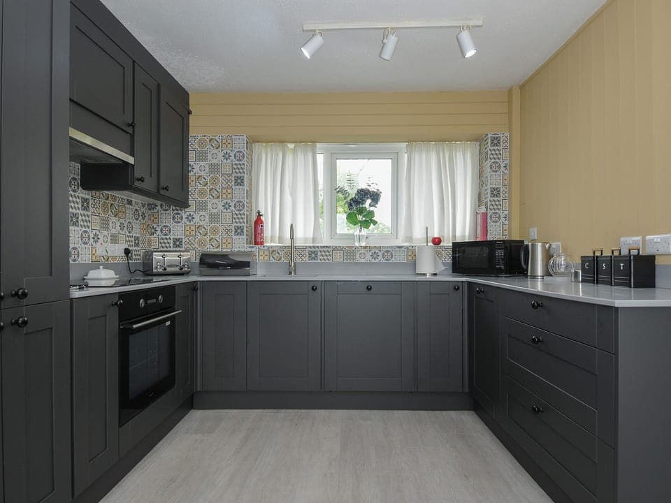 Dishwasher, cookware/dishes/utensils