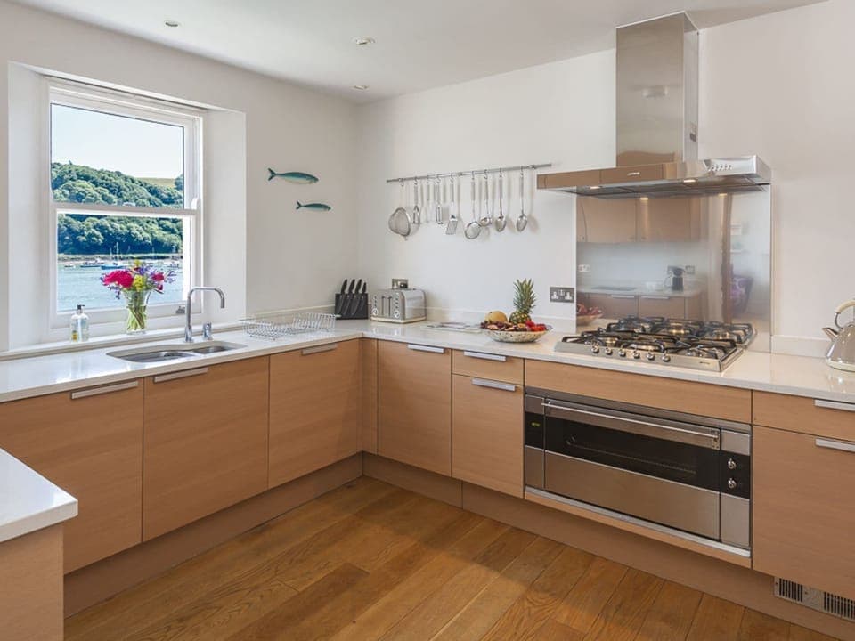 Fridge, dishwasher, cookware/dishes/utensils