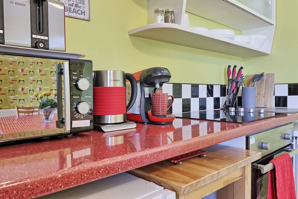 Dishwasher, electric kettle, toaster, cookware/dishes/utensils