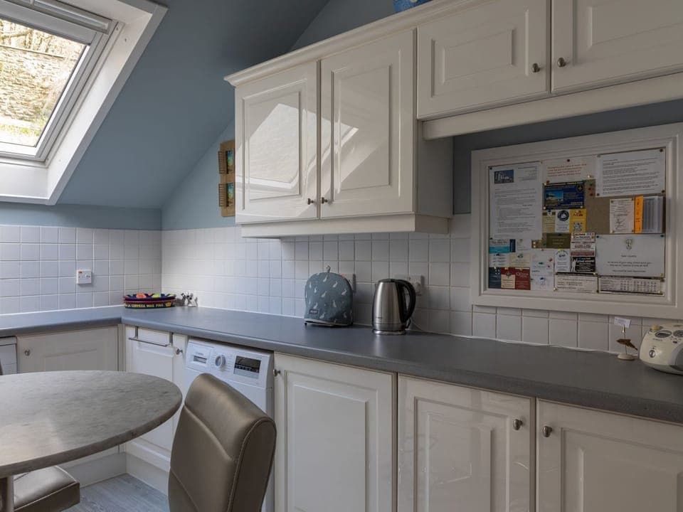 Fridge, dishwasher, cookware/dishes/utensils